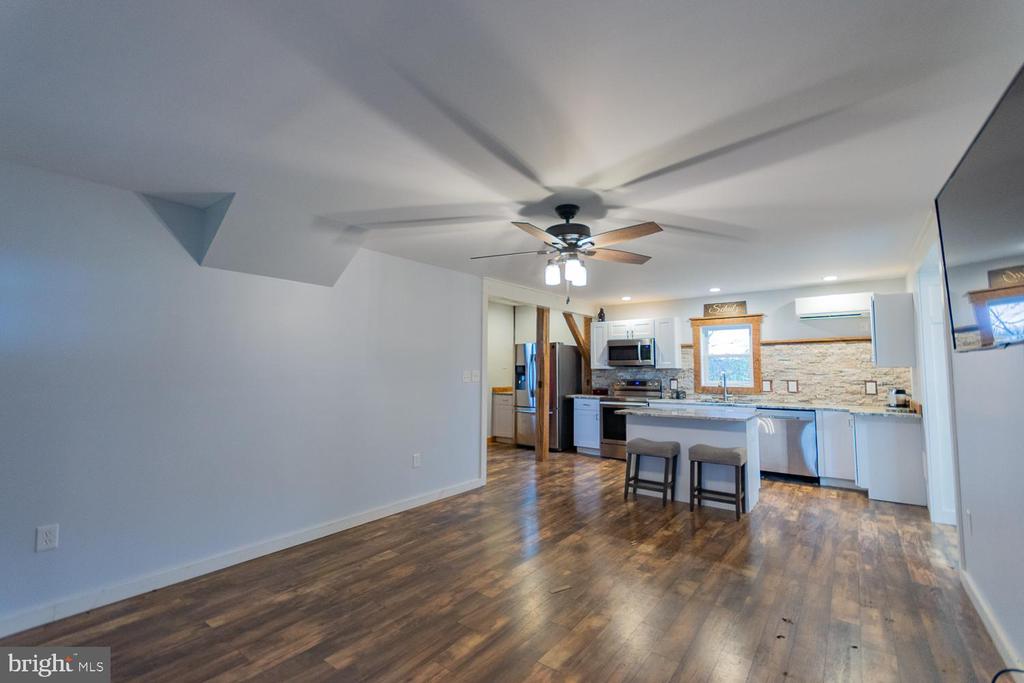 1643 VINEYARD ROAD