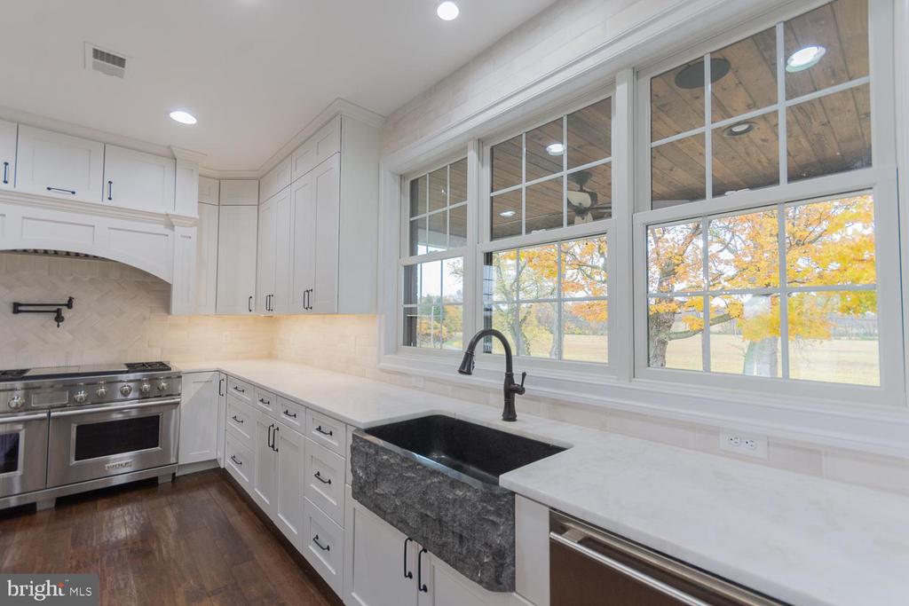 1643 VINEYARD ROAD