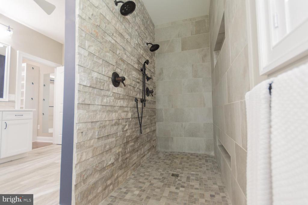 1643 VINEYARD ROAD