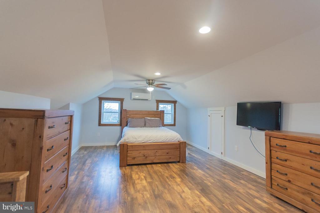 1643 VINEYARD ROAD