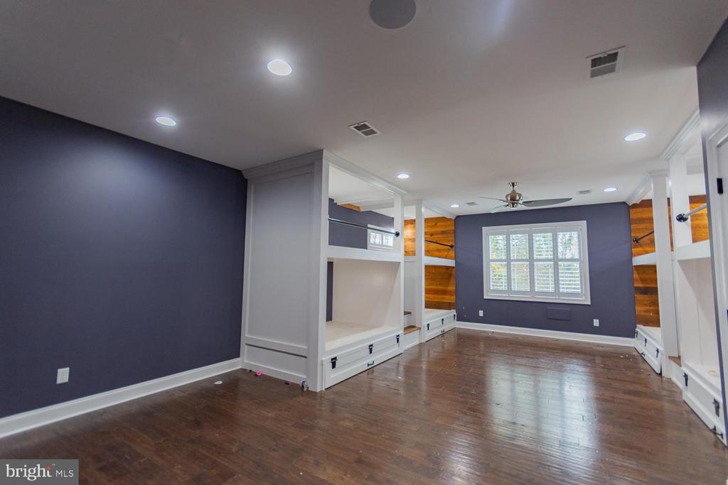 1643 VINEYARD ROAD