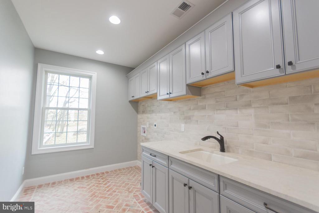 1643 VINEYARD ROAD