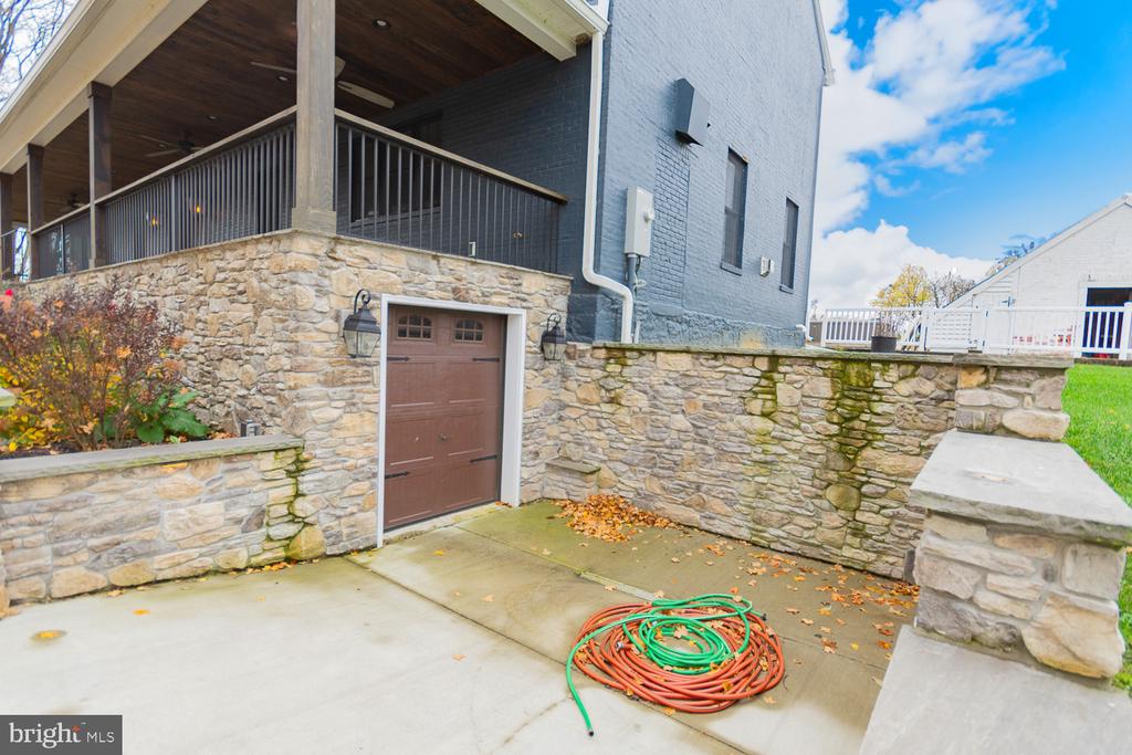 1643 VINEYARD ROAD