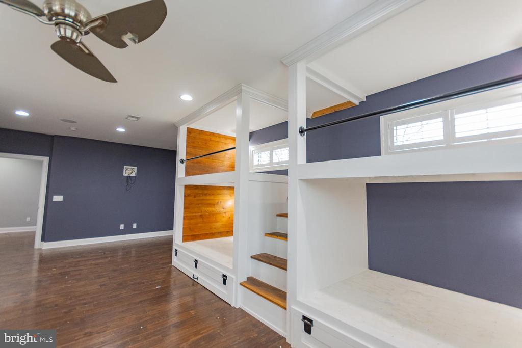 1643 VINEYARD ROAD