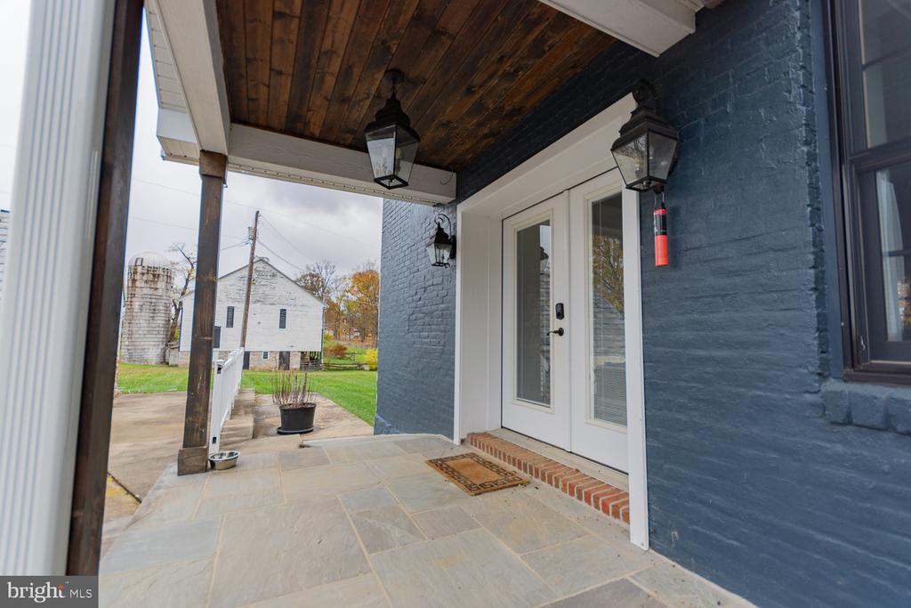 1643 VINEYARD ROAD