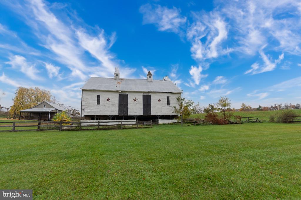 1643 VINEYARD ROAD
