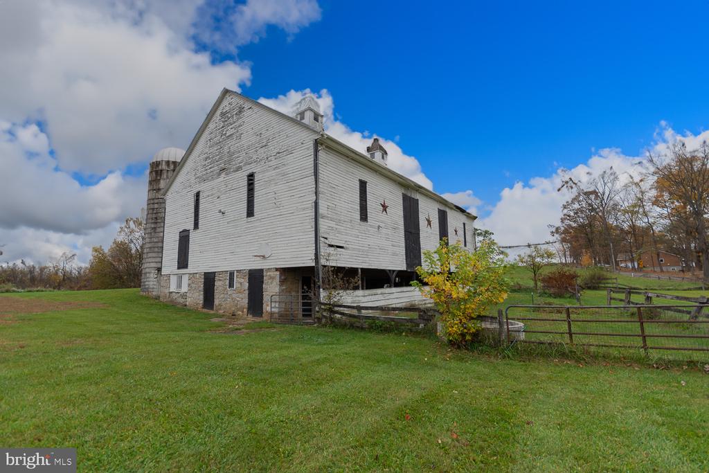 1643 VINEYARD ROAD