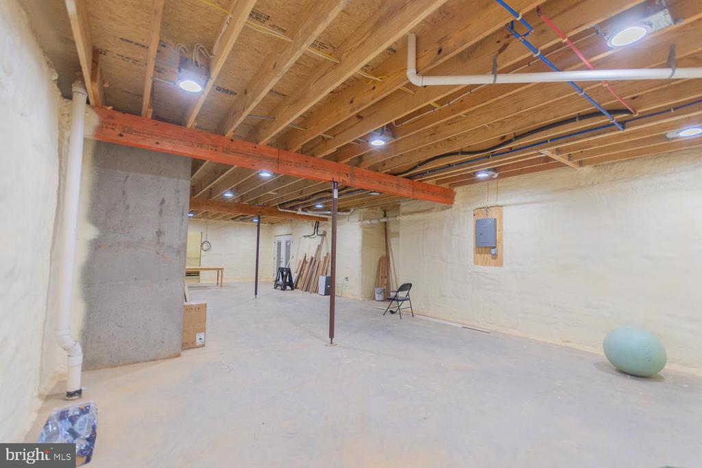 1643 VINEYARD ROAD