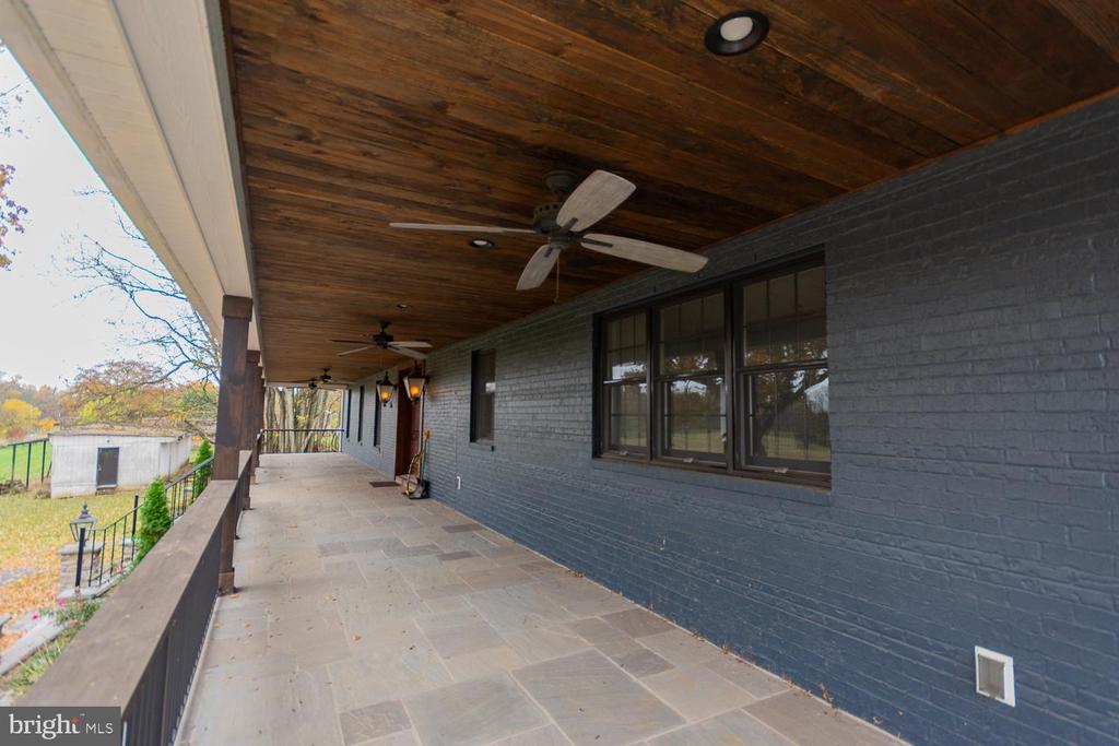 1643 VINEYARD ROAD