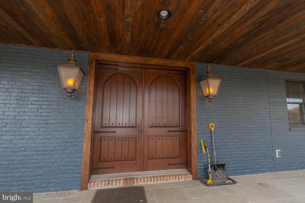1643 VINEYARD ROAD