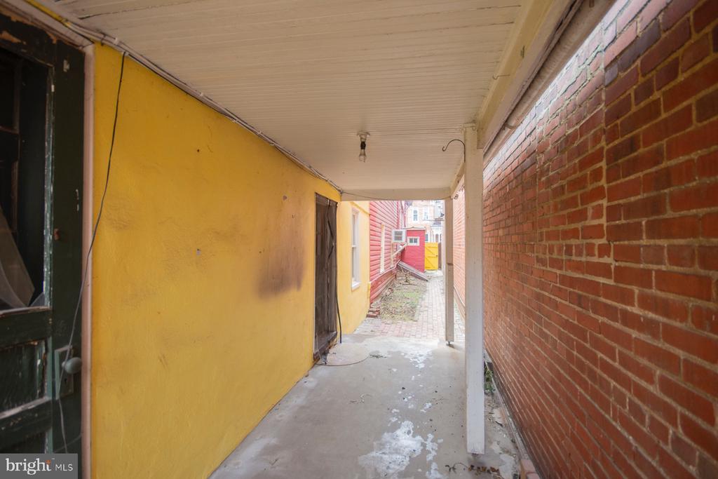 122 W MARTIN STREET