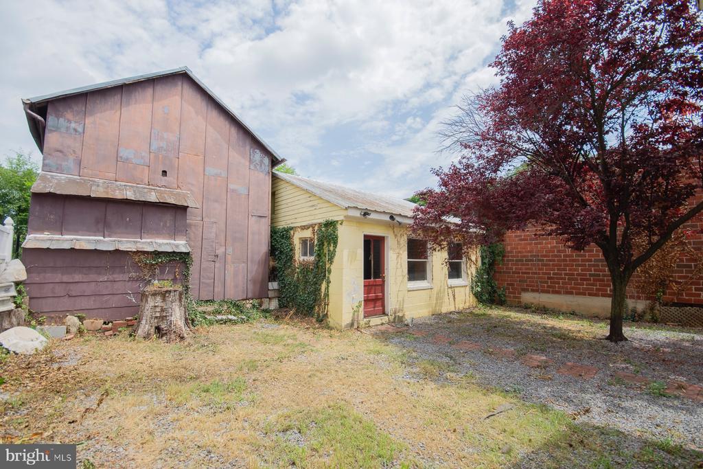 122 W MARTIN STREET