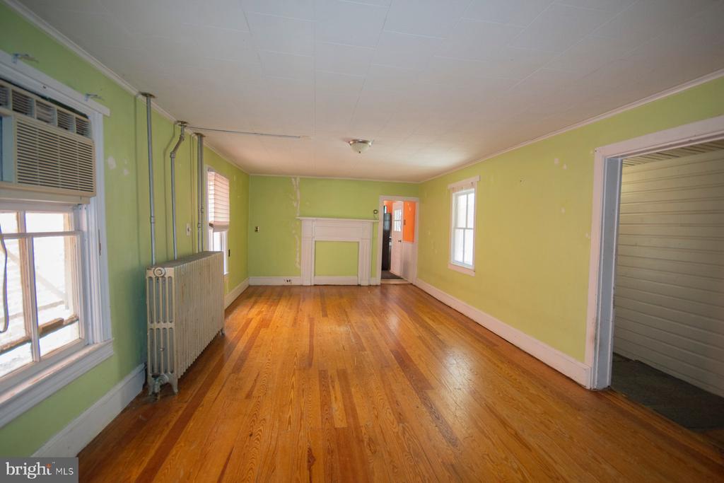 122 W MARTIN STREET