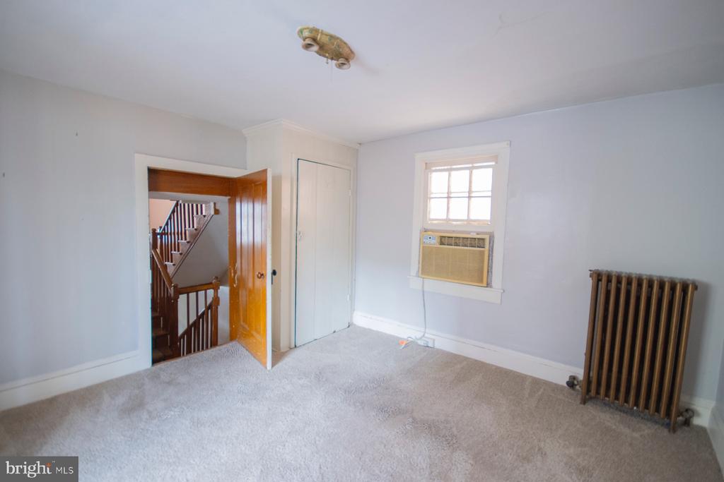 122 W MARTIN STREET