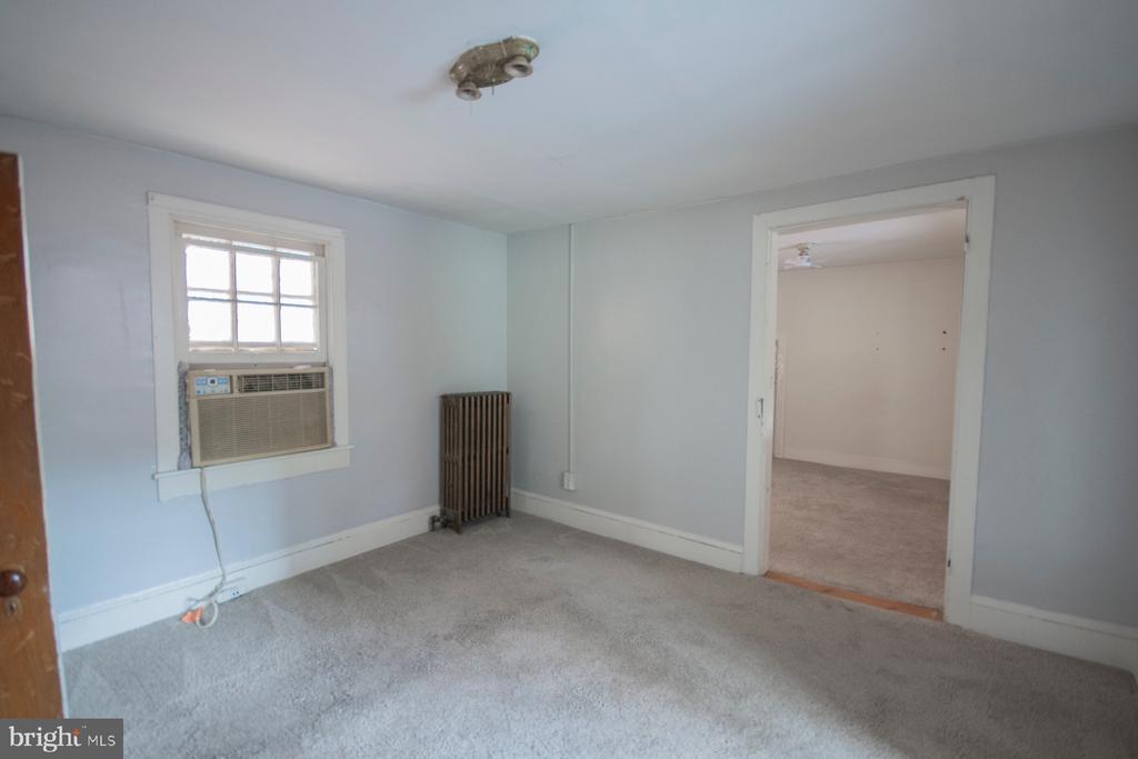 122 W MARTIN STREET