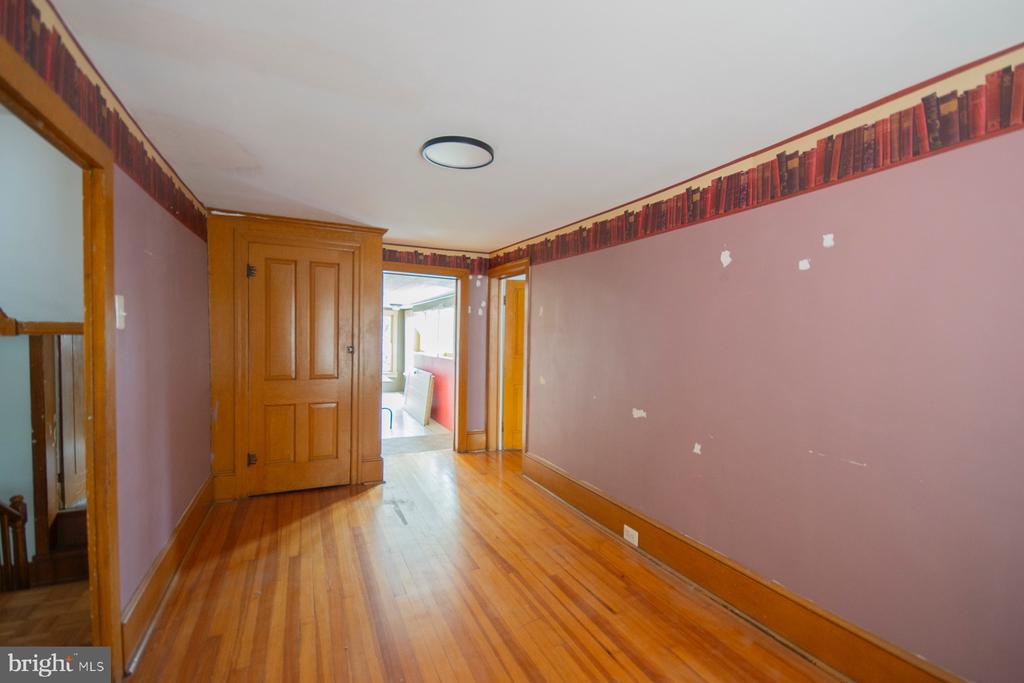 122 W MARTIN STREET