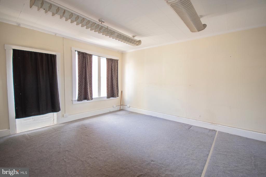 122 W MARTIN STREET