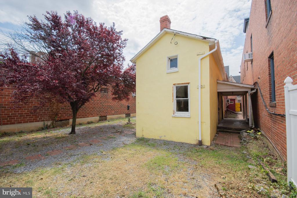 122 W MARTIN STREET