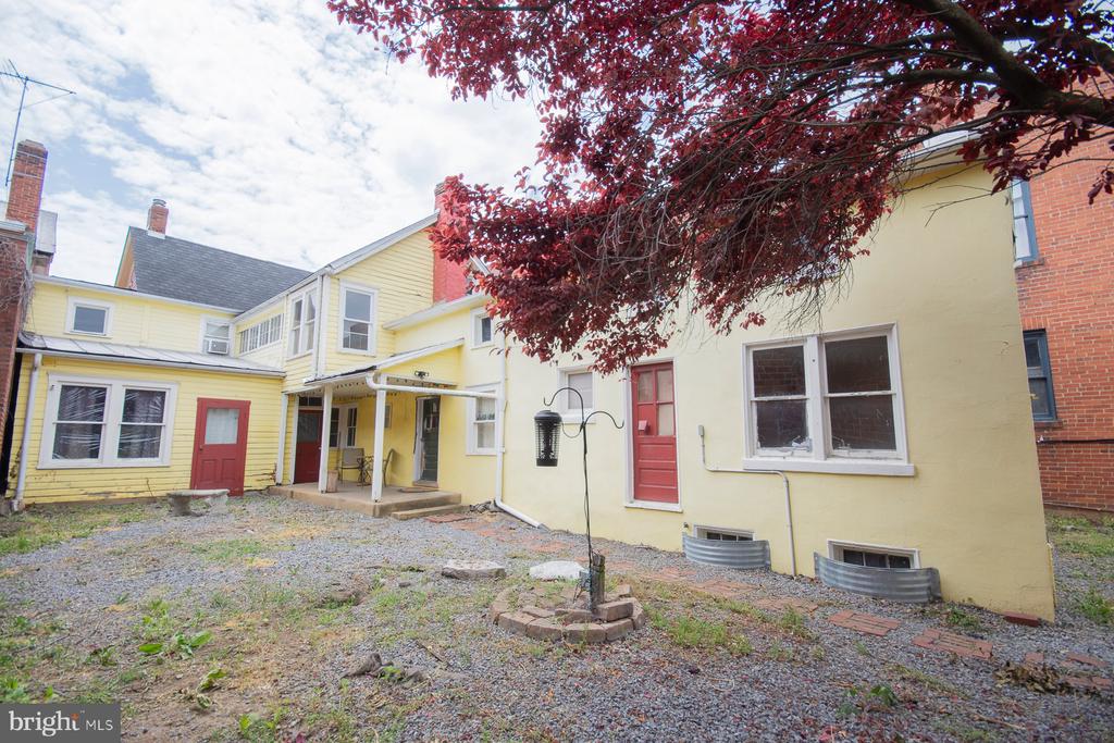 122 W MARTIN STREET