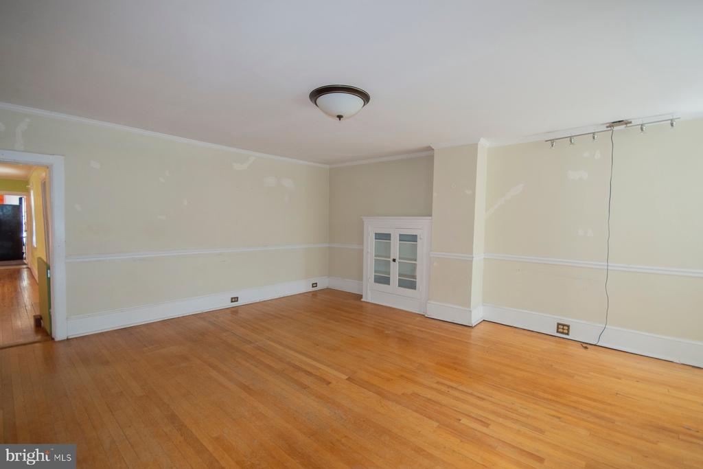 122 W MARTIN STREET