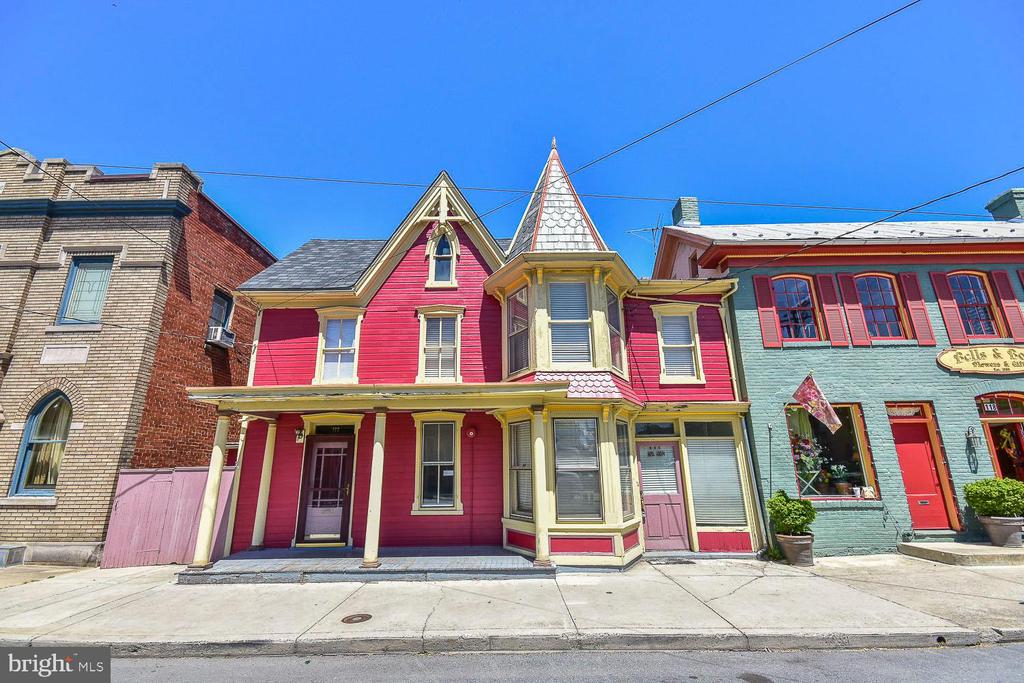 122 W MARTIN STREET