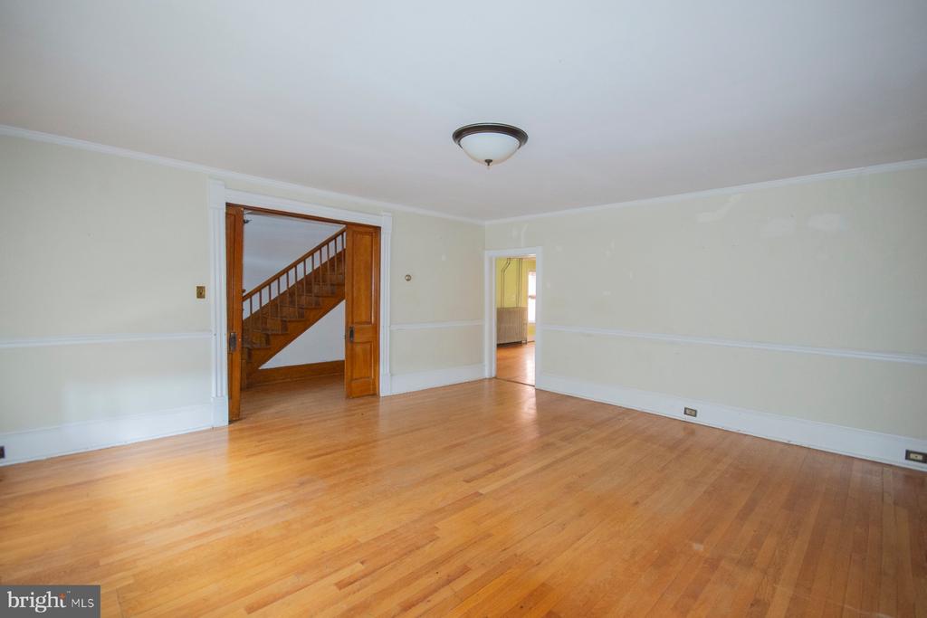 122 W MARTIN STREET