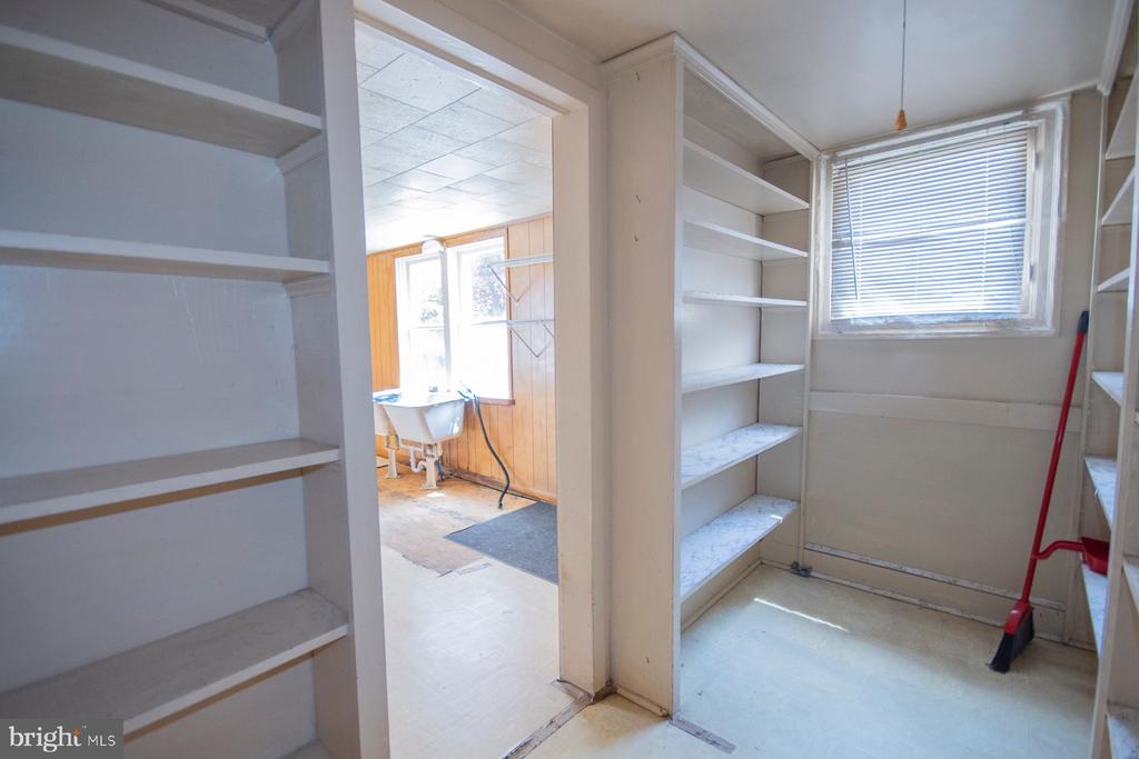 122 W MARTIN STREET