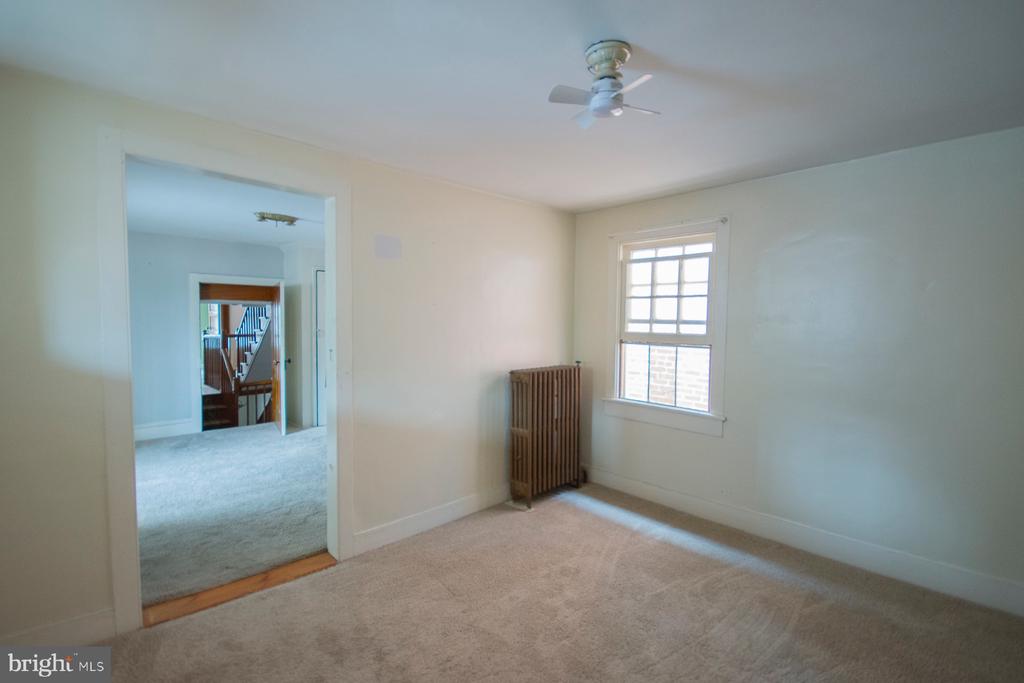 122 W MARTIN STREET