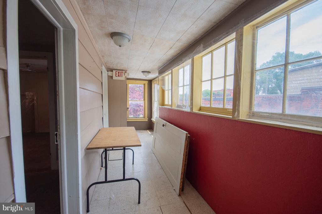 122 W MARTIN STREET