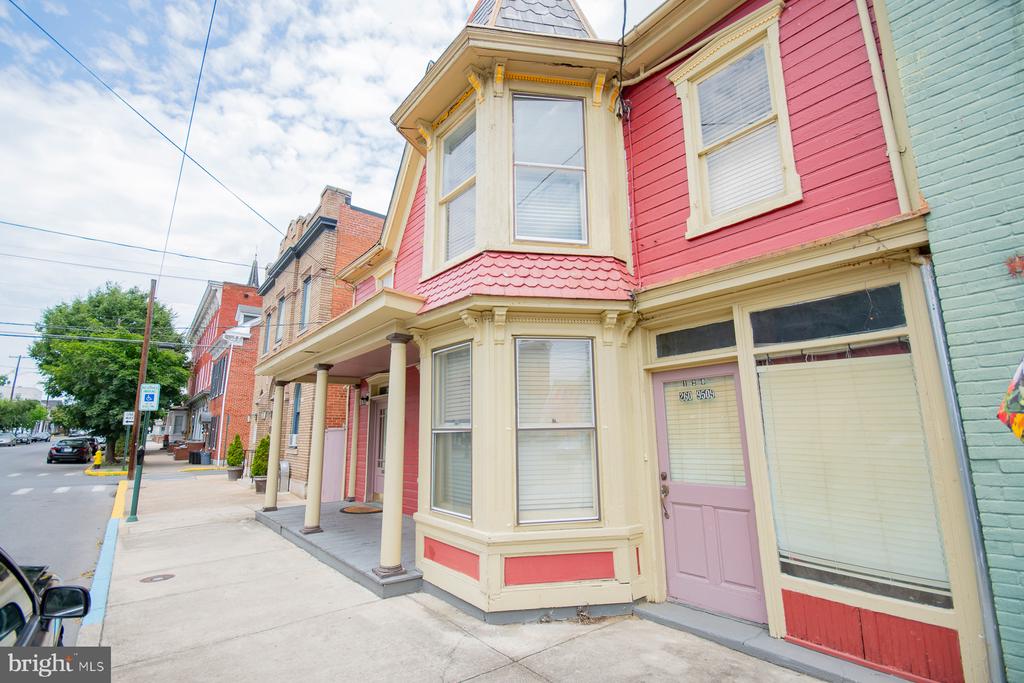 122 W MARTIN STREET