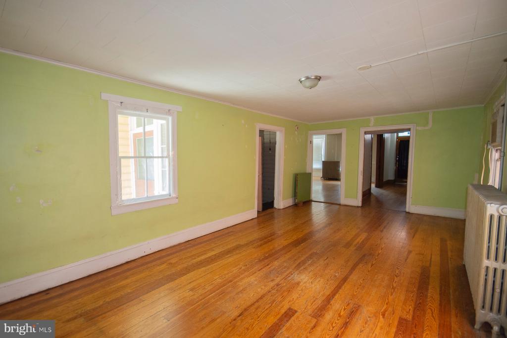 122 W MARTIN STREET