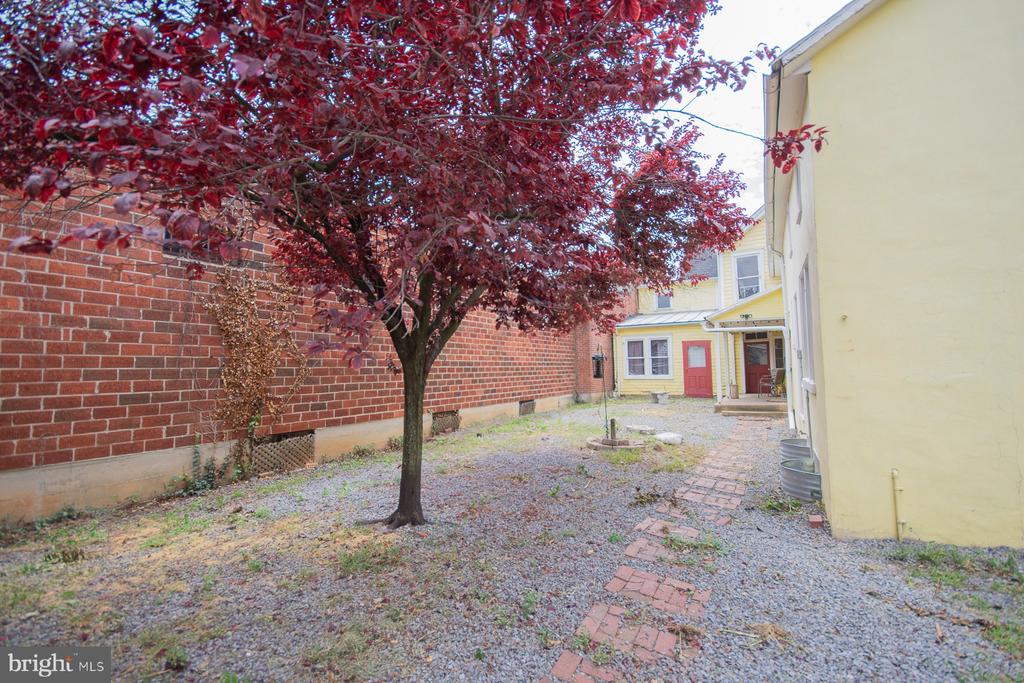 122 W MARTIN STREET