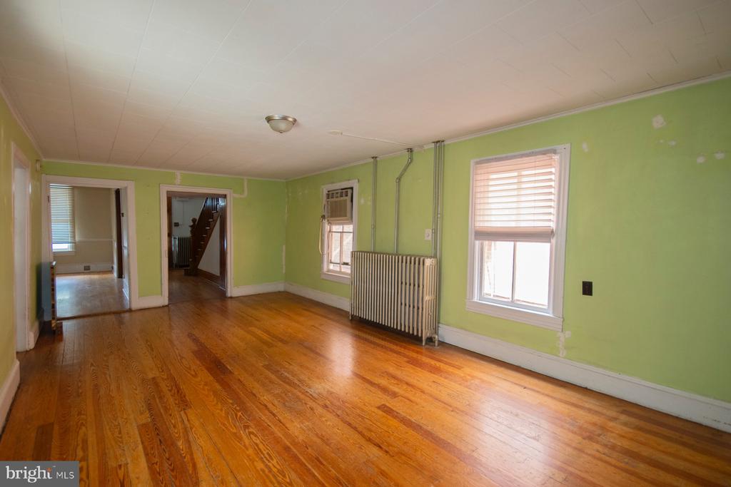 122 W MARTIN STREET