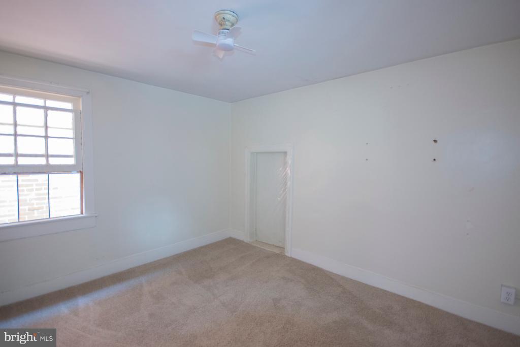 122 W MARTIN STREET