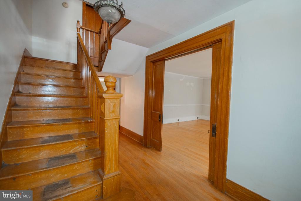 122 W MARTIN STREET