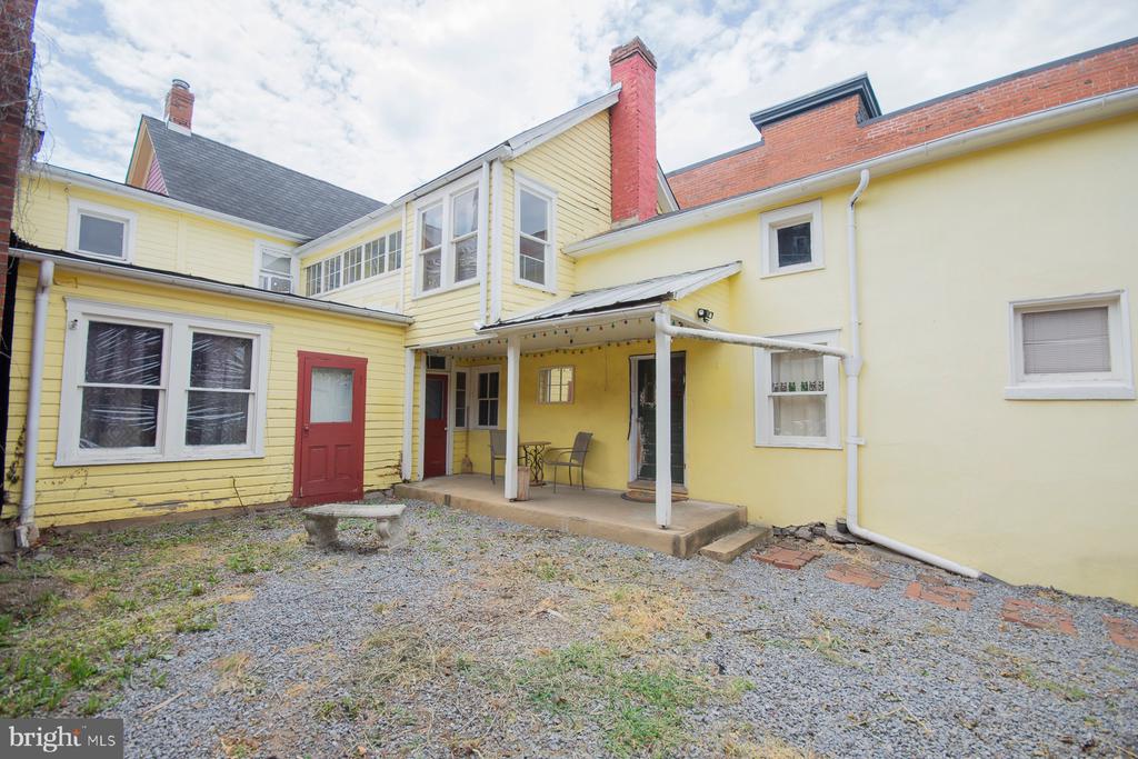 122 W MARTIN STREET