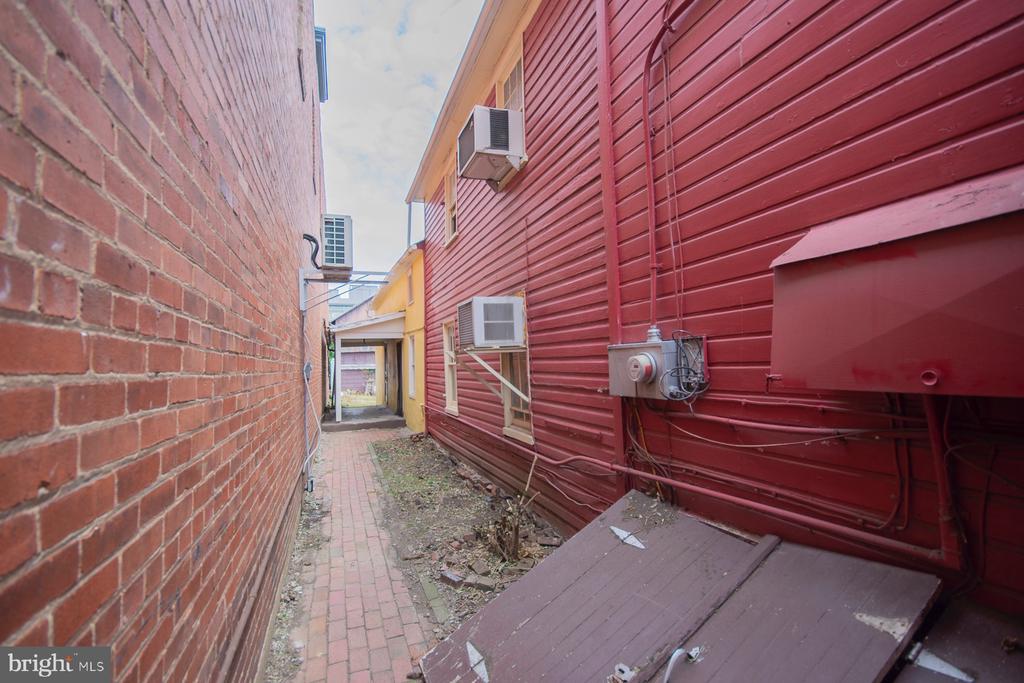 122 W MARTIN STREET