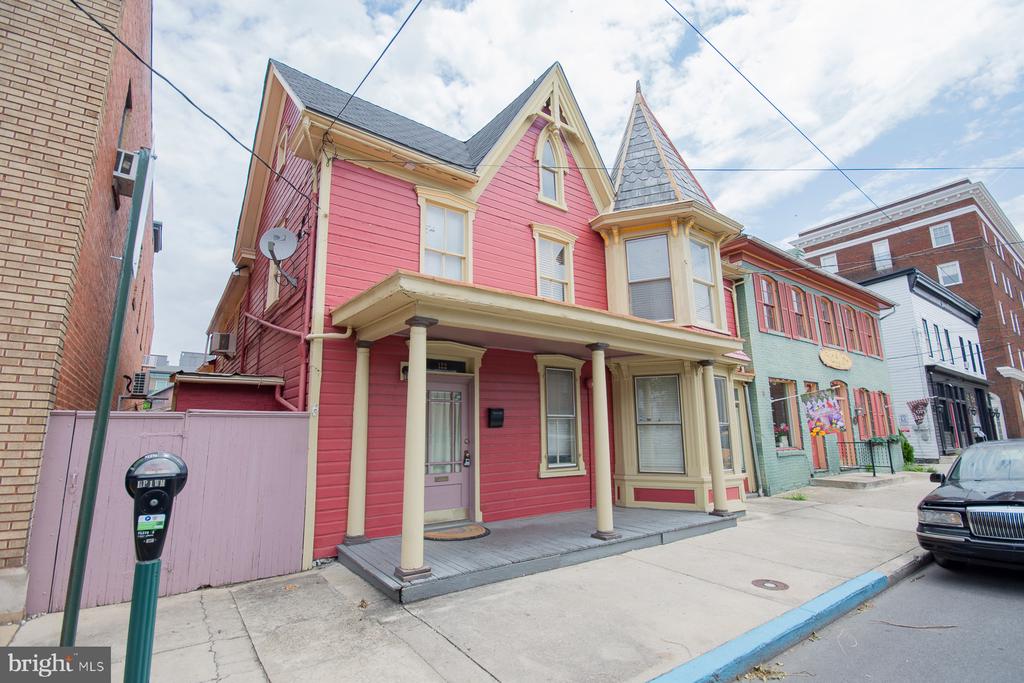 122 W MARTIN STREET