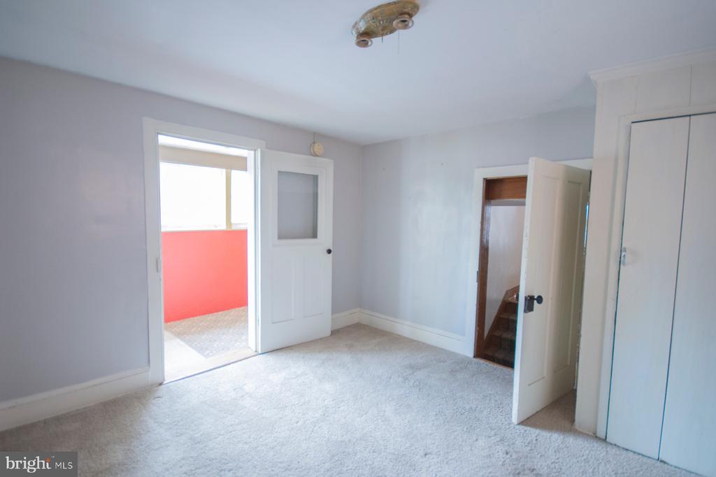 122 W MARTIN STREET