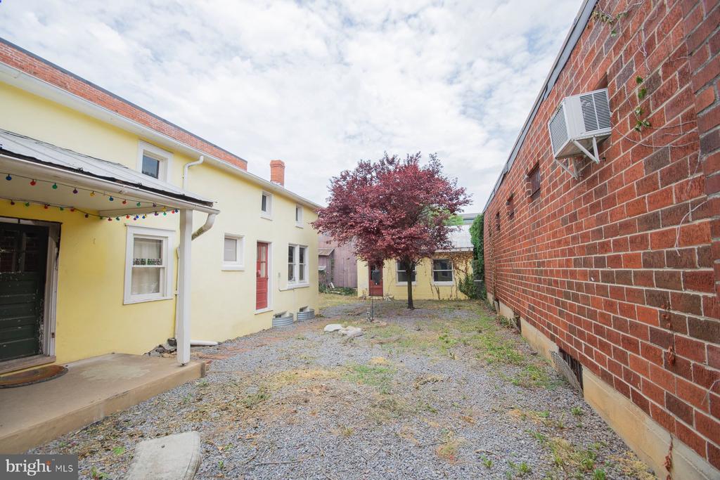 122 W MARTIN STREET