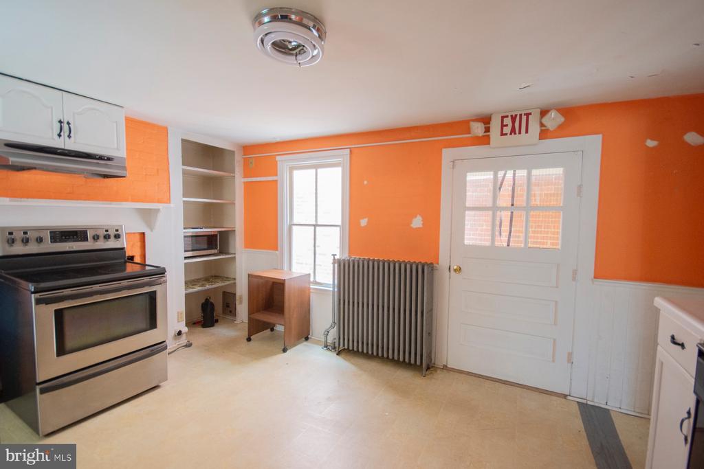 122 W MARTIN STREET