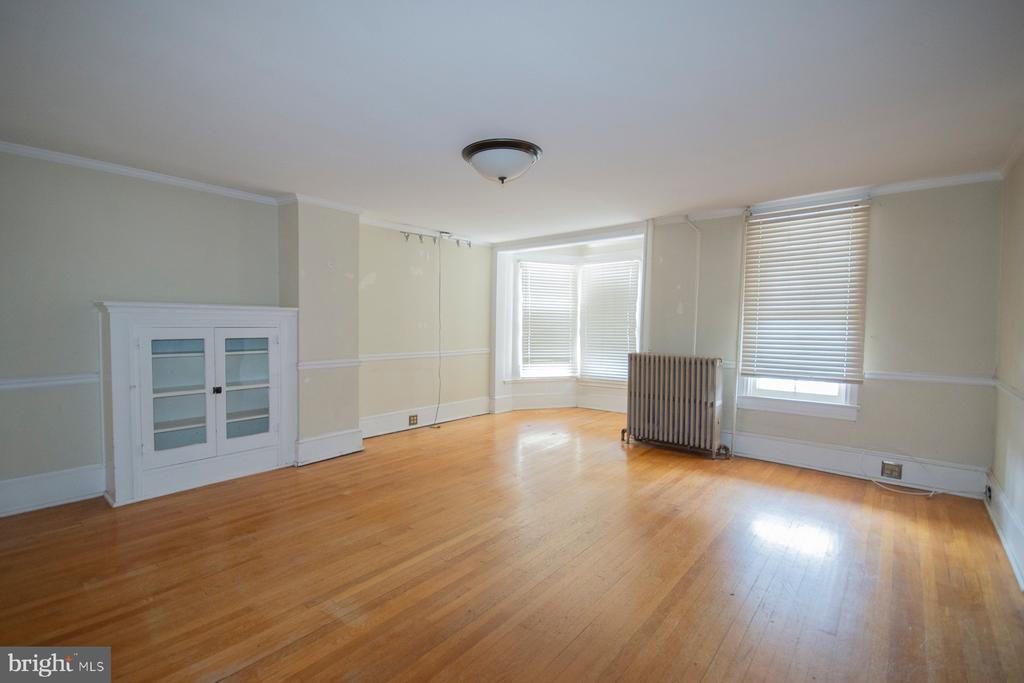 122 W MARTIN STREET