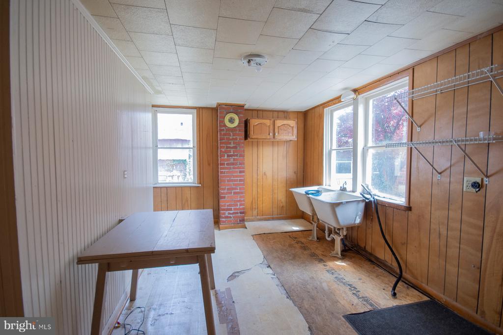 122 W MARTIN STREET