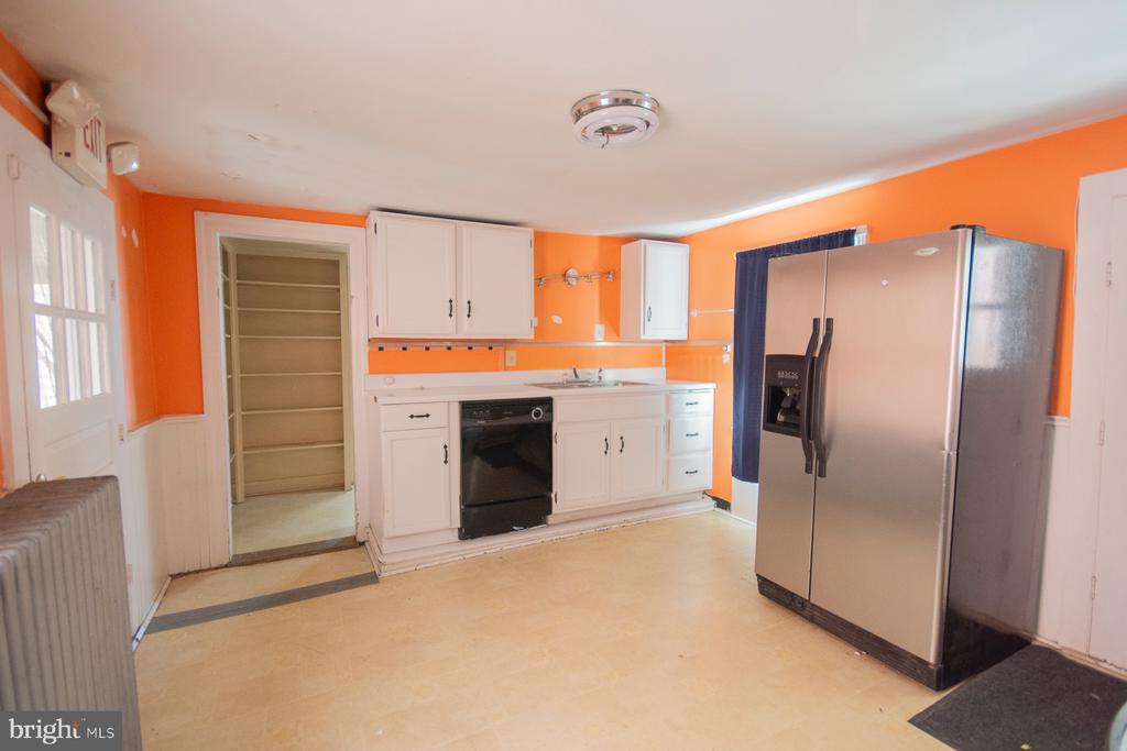 122 W MARTIN STREET