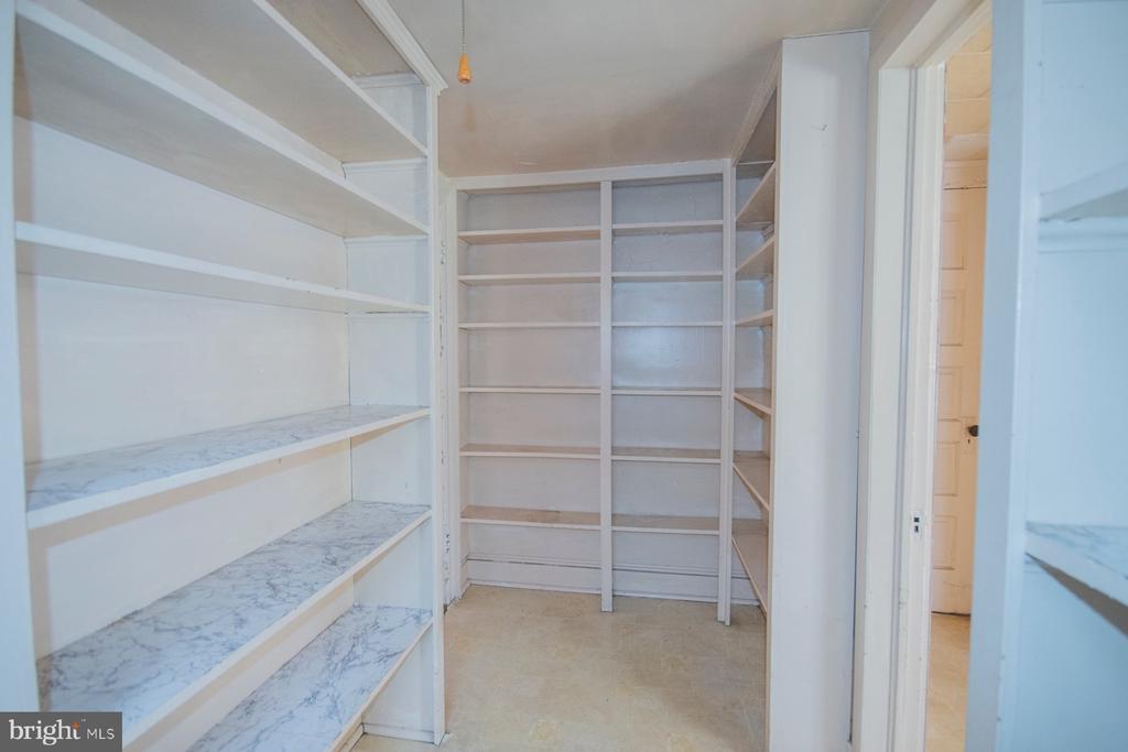 122 W MARTIN STREET