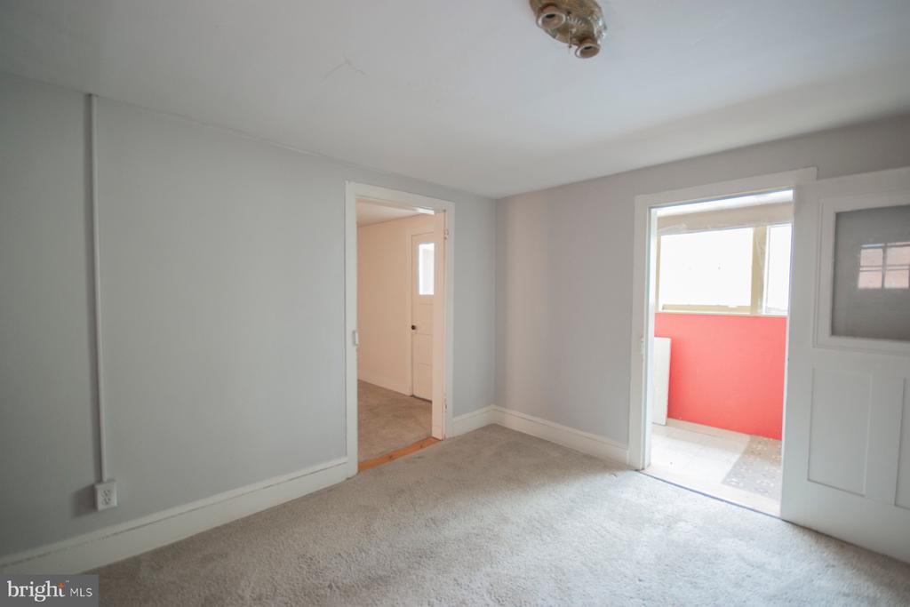 122 W MARTIN STREET
