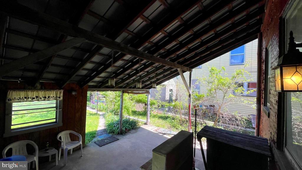 203 MARTIN STREET E