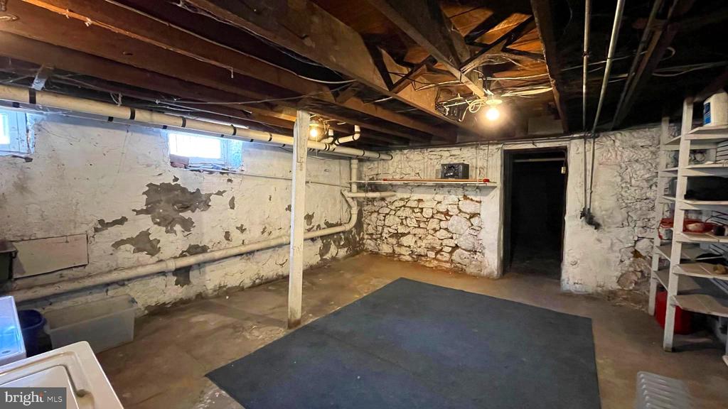 203 MARTIN STREET E