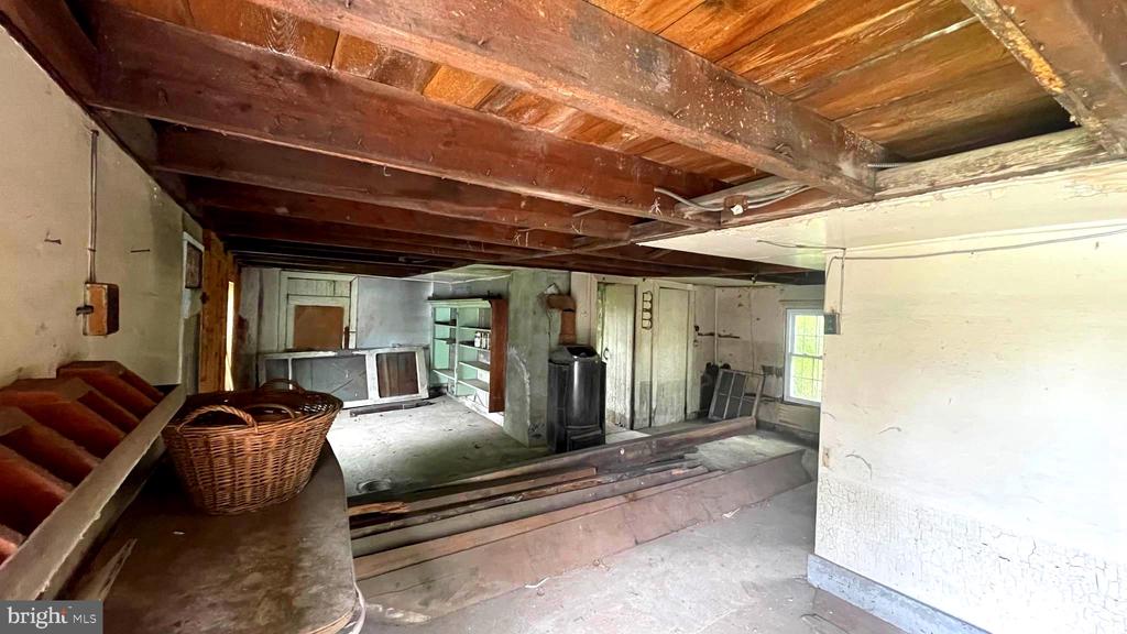 203 MARTIN STREET E