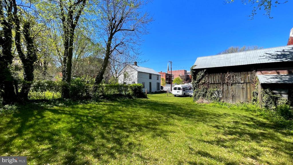 203 MARTIN STREET E
